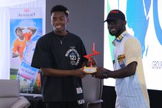 🏆 Pulse Influencer Awards 2024 : Simon Adingra reçoit enfin son trophée ! | Pulse Events