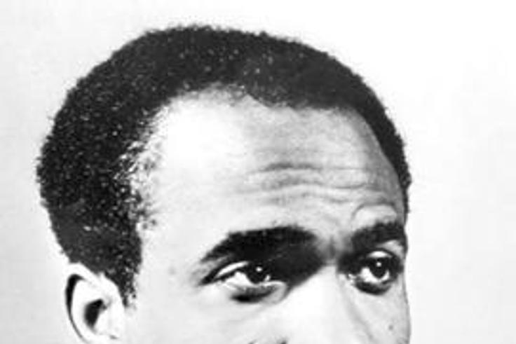 Qui est Frantz Fanon, ce médecin qui a révolutionné  la psychiatrie chez les noirs