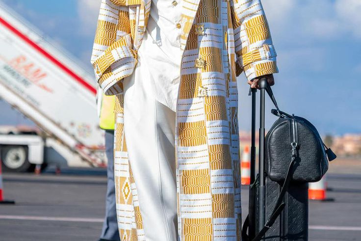 CAN Maroc 2025 : Les Éléphants de Côte d’Ivoire arrivent en vrais champions, dans un style unique signé Élie Kuamé.