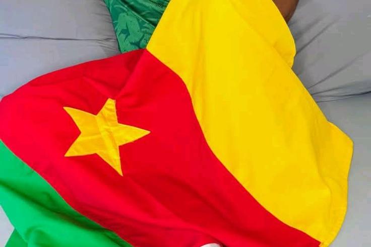 Arrestation d’Élysée le Sniper en Côte d’Ivoire : quand de vieilles vidéos rattrapent un influenceur camerounais