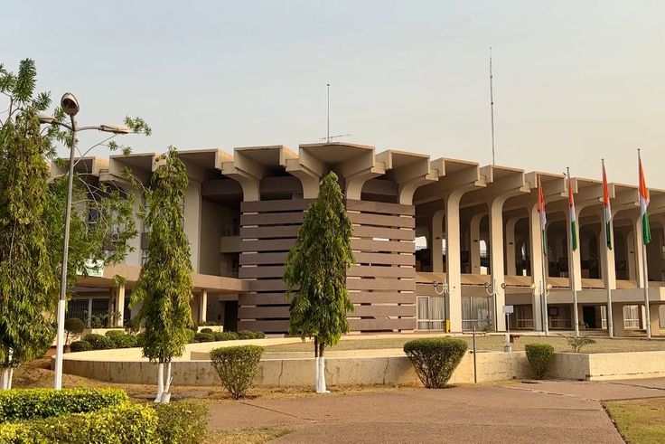 Architecture d'enseignement : Pour la valorisation des matériaux locaux