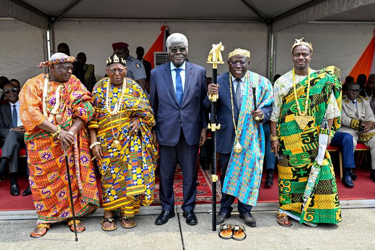 Le gouvernement remet 95 véhicules neufs aux chefs ébrié du District d'Abidjan