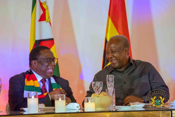 Pres. Mahama gifts Zimbabwe’s President Mnangagwa iconic Fugu attire during ongoing state visit to Ghana