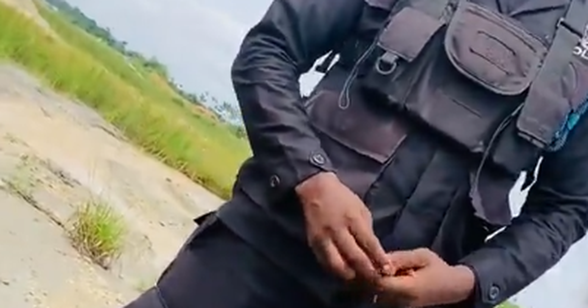 Police officer filmed for alledgedly extorting money from illegal miners, social media reacts (video)