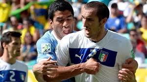 Suarez Bites Chiellini