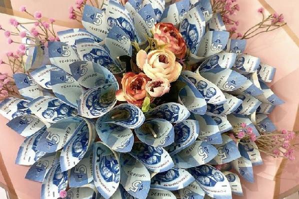 Money bouquets