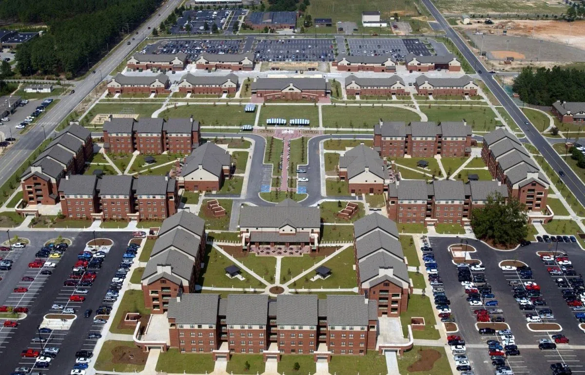 10 largest military bases in the world
