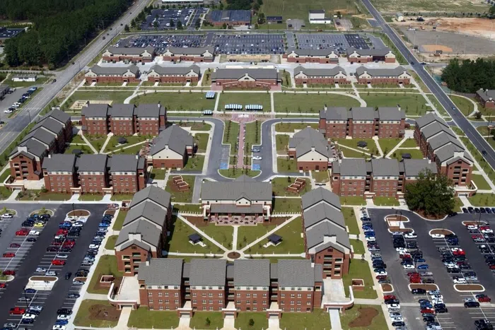 10 largest military bases in the world