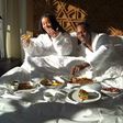 Breakfast in bed and 5 other romantic gestures that will make your girlfriend happy