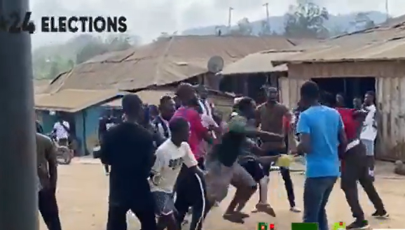 Fierce exchange of blows at Coaltar in Ayensuano Constituency as fight break out on election day