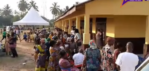 Tensions flare in Effutu as voters clash over long queues and limited seats