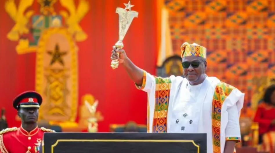 Here are 5 heartwarming kente outfits at  Mahama\'s swearing in ceremony