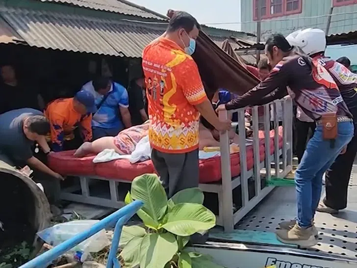 [Video] Obese Thai woman towed from home to hospital for medical care