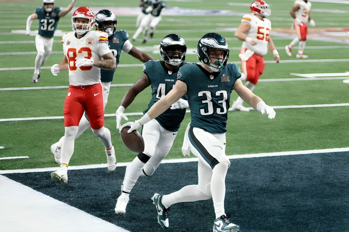 Super Bowl: Philadelphia Eagles beat Kansas City Chiefs as Trump makes history