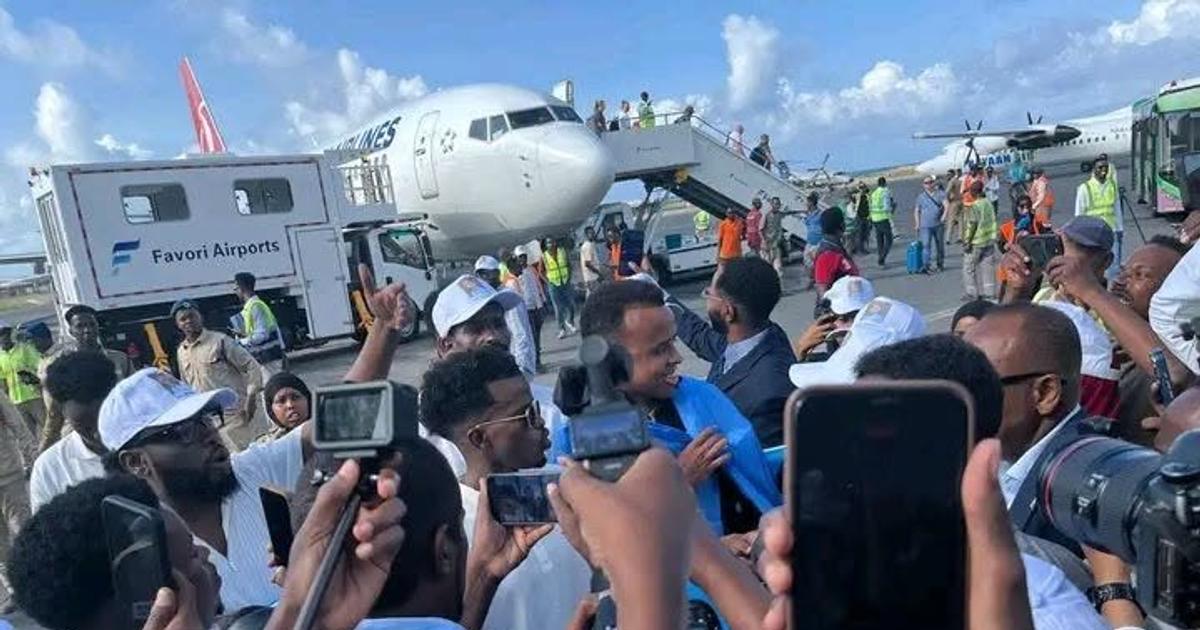 Somali referee Omar Artan returns home to hero's w
