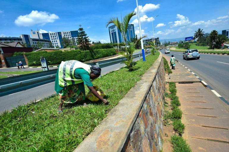 A worker on Kigali highway. Image via ktpress.rw