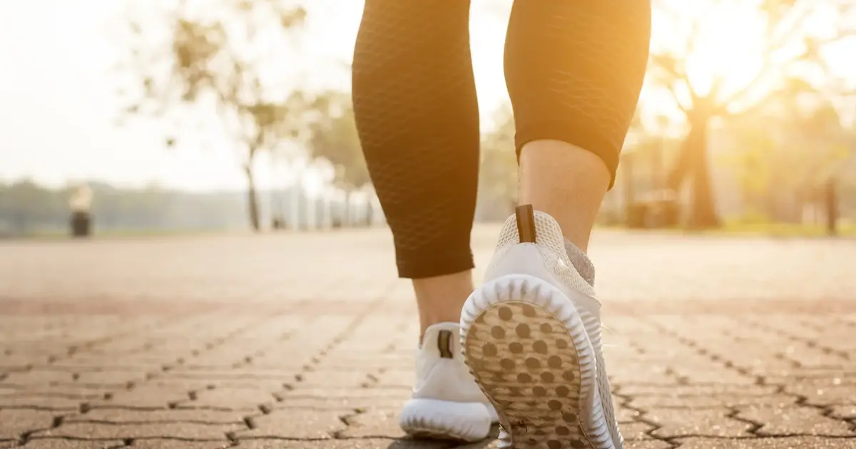 Walking after eating helps relieve stress and improves your mood - Here ...