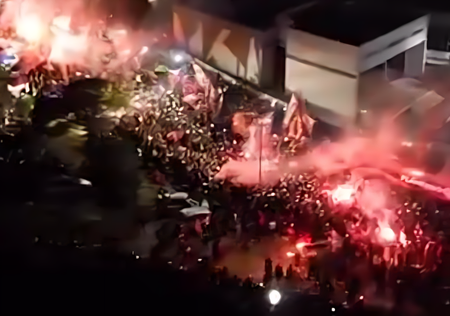 Police fire rubber bullets as 3,000 Flamengo fans plunge airport send-off into chaos