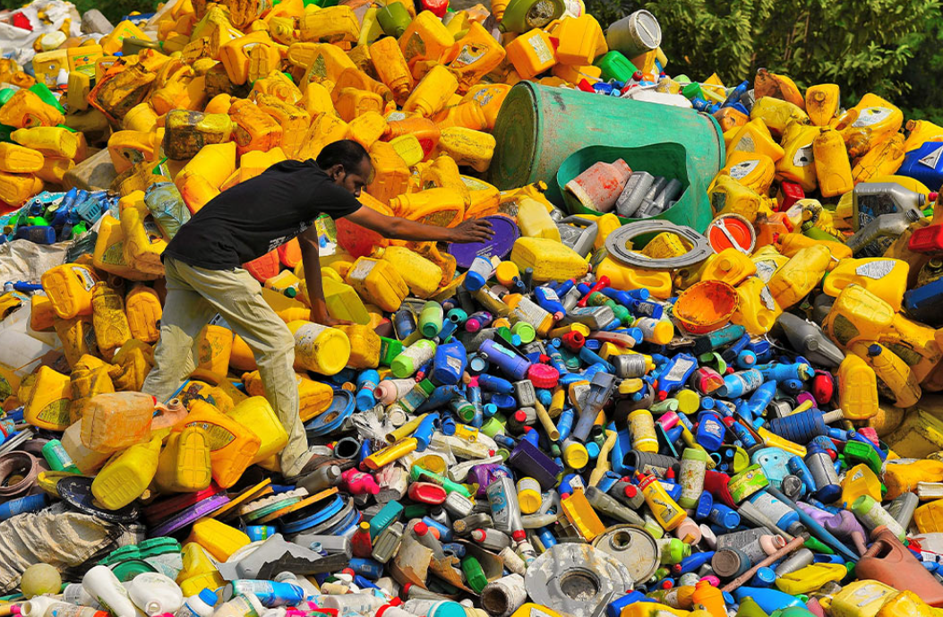 5 practical ideas to make money from plastic waste (and help the planet while you’re at it)
