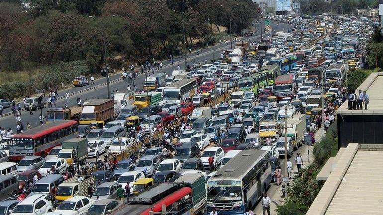 Kashif Masood
Image caption,
Traffic jams have become a way of life in Bangalore