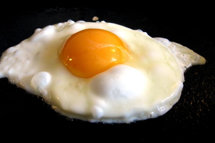 Here are 9 ways to prevent bloating after eating eggs