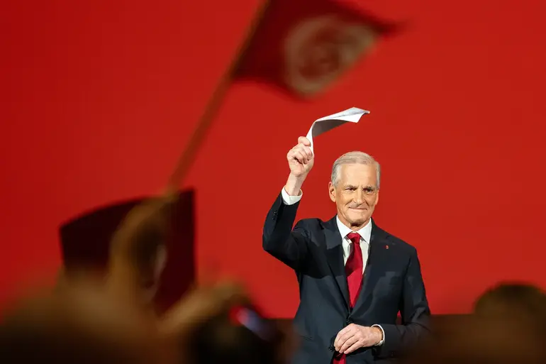 Jonas Gahr Store waves to supporters at a Labor Party election night event in Oslo, on Sept. 8. Photographer: Carl Court/Getty Images