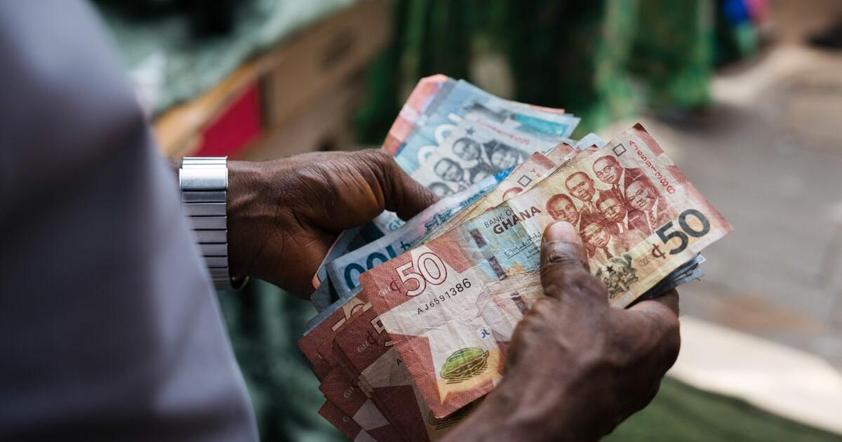 Ghana cedi gains against 3 major currencies: Latest BoG rates for Oct 14