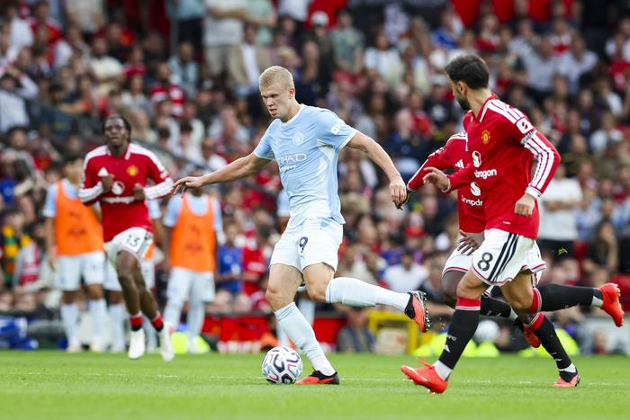 Manchester City forward Erling Haaland (9) battles with Manchester United midfielder Bruno Fernandes (8) during the Manchester United v Manchester City Premier League match at Old Trafford. Photo via Phil Duncan Every Second Media (IMAGO)
