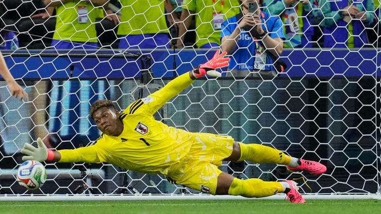 Japan goalkeeper Zion Suzuki fails to save second goal during the World Cup Group F soccer match between the Netherlands and Japan in Arlington, Texas | Credit: AP Photo/Tony Guttierez
