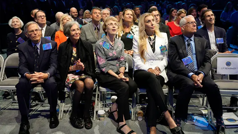 How much is the Walton family worth? | Fox Business