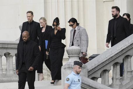 Paris court awards Kim Kardashian 1 Euro after 2016 robbery incident