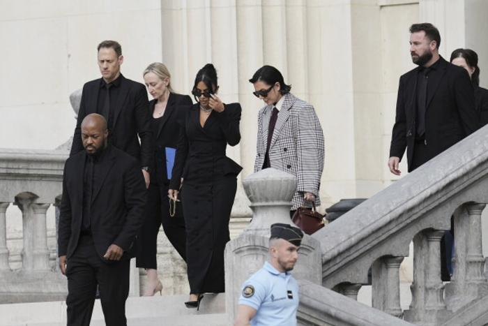 Paris court awards Kim Kardashian 1 Euro after 2016 robbery incident
