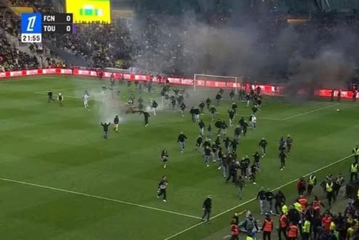 Chaos in Ligue 1 as Nantes fans invade pitch during Toulouse clash
