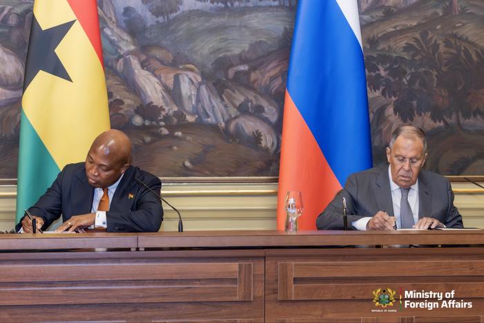 Foreign Affairs Minister Samuel Okudzeto Ablakwa (left) and Foreign Minister of Russia, H.E. Sergey Lavrov (right) signing the visa waiver