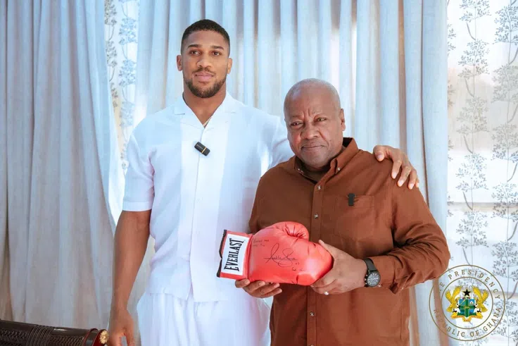 President Mahama offers Anthony Joshua ‘special’ Ghanaian citizenship, ambassadorship