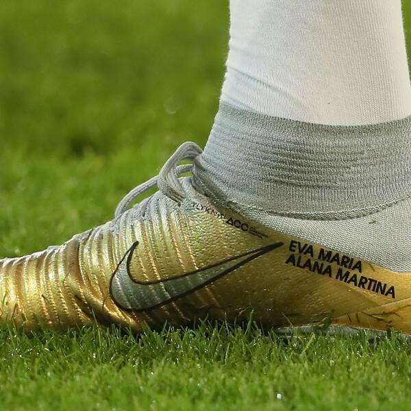 Nike Land CR7 "Rare Gold" Superfly - SoccerBible