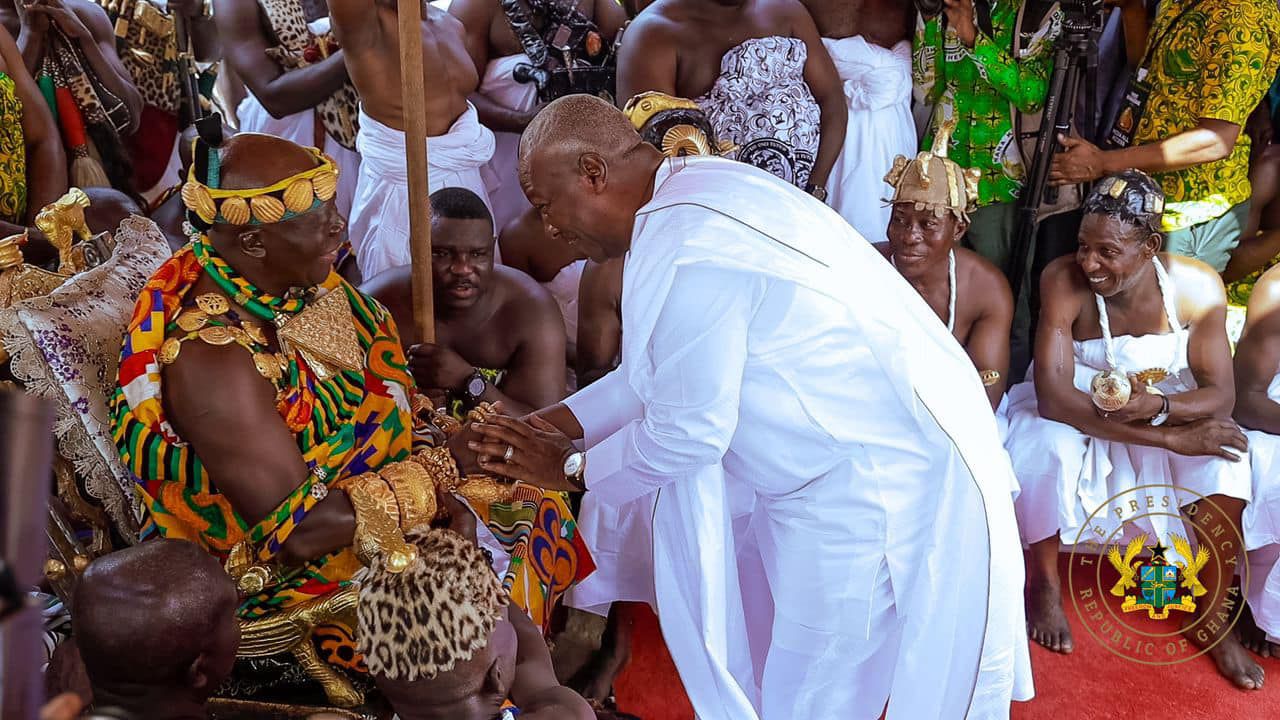 President Mahama rallies Asantehene’s support to resolve economic crisis