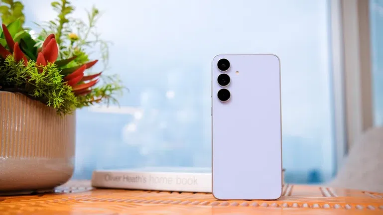 Samsung Galaxy S25 FE | Photo via Shutterstock