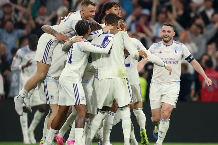 ston Villa players celebrate after winning the Europa League. Photograph: Isabel Infantes/Reuters