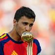 Spain s Rodri kisses the trophy on the podium after winning the Golden Ball following the final match between Spain and Argentina at the 2026 FIFA World Cup.