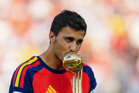 Spain s Rodri kisses the trophy on the podium after winning the Golden Ball following the final match between Spain and Argentina at the 2026 FIFA World Cup.
