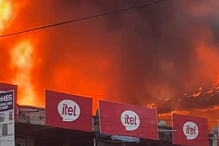 Hundreds of shops destroyed as fire guts buildings at Adum (video)