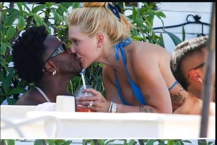 Vinicius Jr shares new photos enjoying holiday with his girlfriend with new look after chin surgery | Photo via Instagram / Vini jr