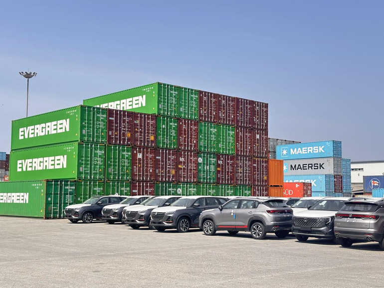 Guazi vehicles are prepared for overseas sourcing and delivery.