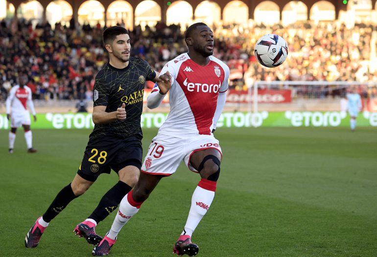 Monaco's French midfielder Youssouf Fofana (R) vies with Paris Saint-Germain's Spanish midfielder Carlos Soler (AFP via Getty Images)