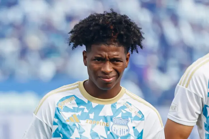 Terrified footballer hides under bed as wife and 5-year-old son are kidnapped