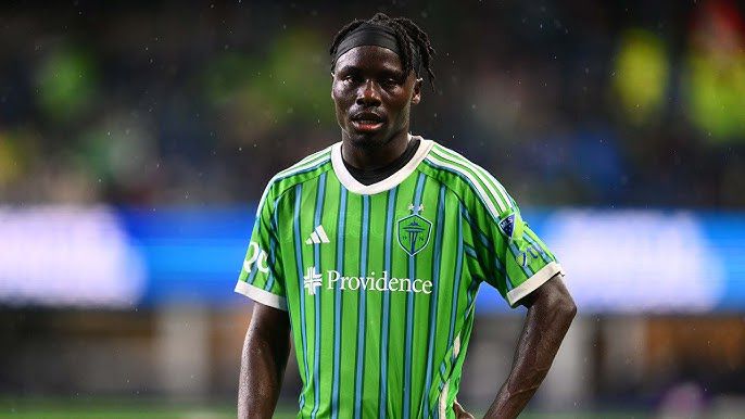 Meet Georgi Minoungou: African footballer who plays with only one eye