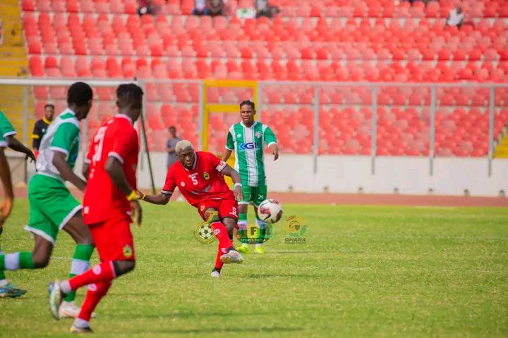 Justice Blay powers Asante Kotoko to extend 4 points lead over Hearts of Oak