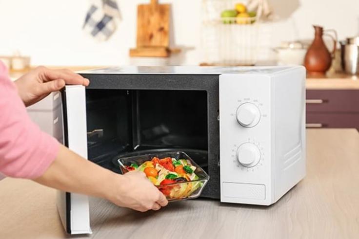 Here are 8 items you should never microwave