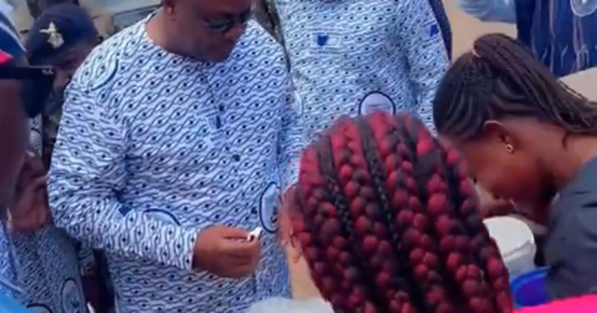 Lighthearted moment Mahama stops convoy to buy roasted corn, sparks excitement in viral video
